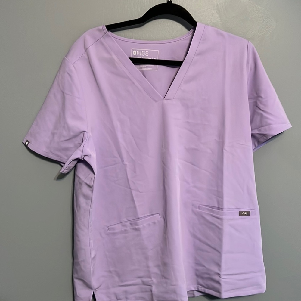 Light purple fig scrub top never worn